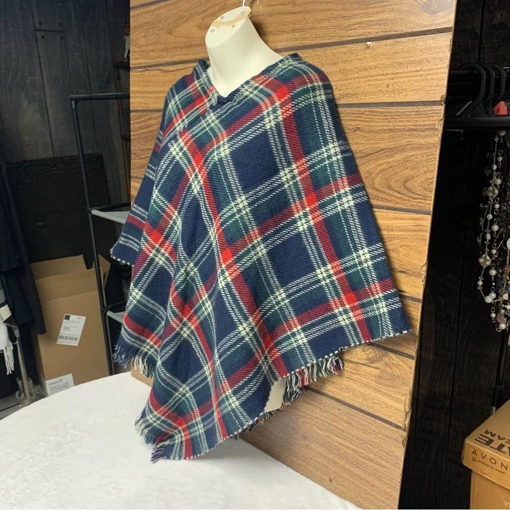 Plaid one size Poncho green/red/blue with fringe - Picture 6 of 6